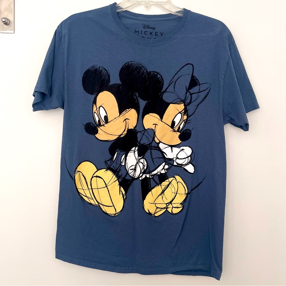 DISNEY MICKEY MOUSE graffic tee Mickey and Minnie sketch design
